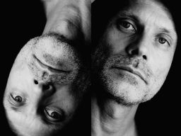 Vouga Rilis Video Lirik ‘Drifting Away’, Perpaduan Synth-Pop dan Energi Urban